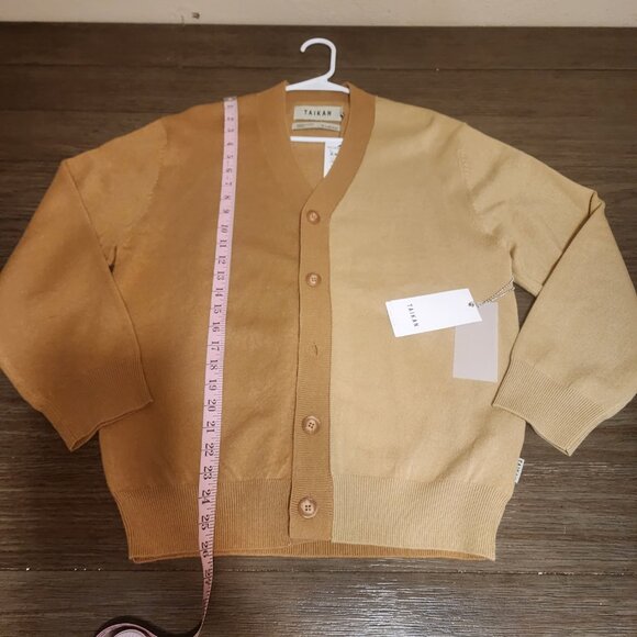 Taikan Color Blocked Cardigan NWT Tan Size Small Missing Button - Picture 2 of 12